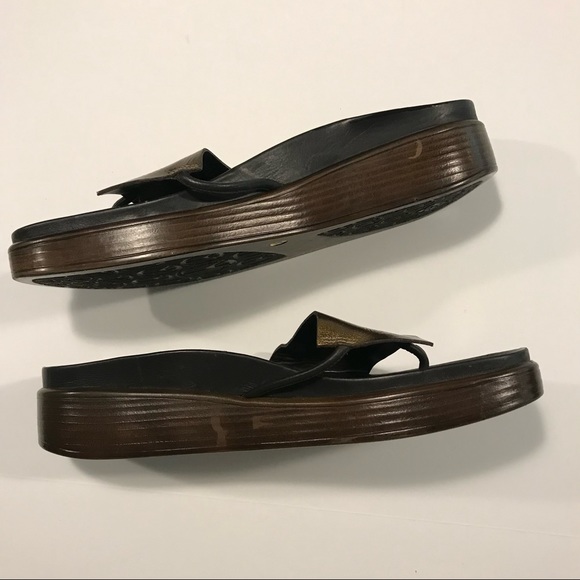 Donald Pliner Platform Slides / Sandals - Picture 3 of 4